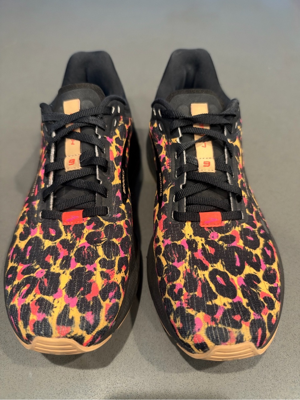 Brooks Launch GTS 9 Women’s Running sneaker Sz 8